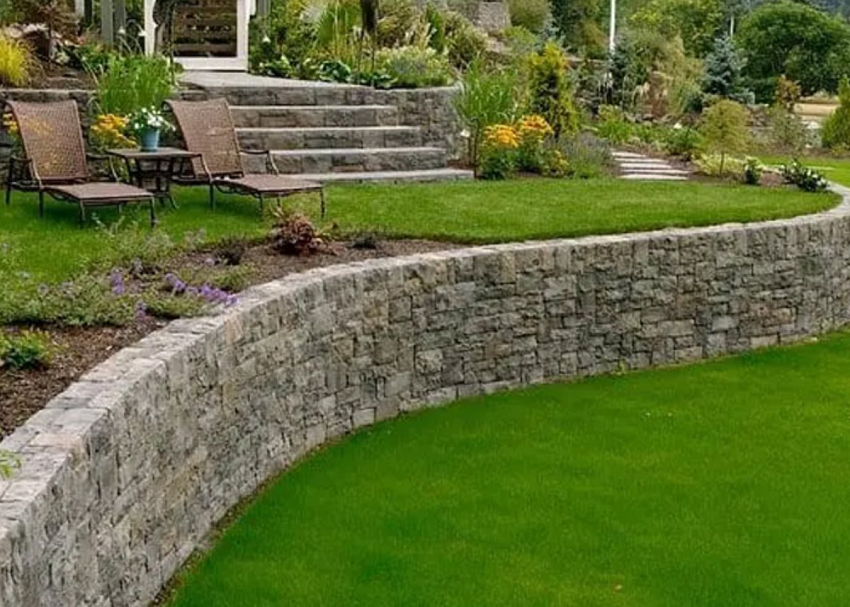 Stone retaining wall